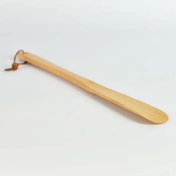 Mittellanger Schuhanzieher aus Buchenholz geölt - 37 cm - mit Lederband